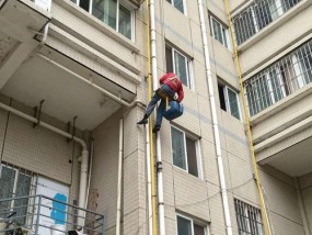 高空清洗油烟机的有效方法（技巧与注意事项）